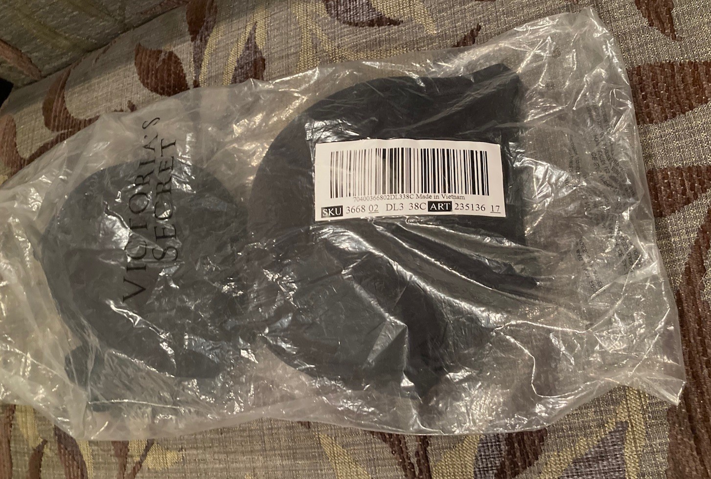 Victoria’s Secret Padded Bra Black Size 38C NWT New in Package