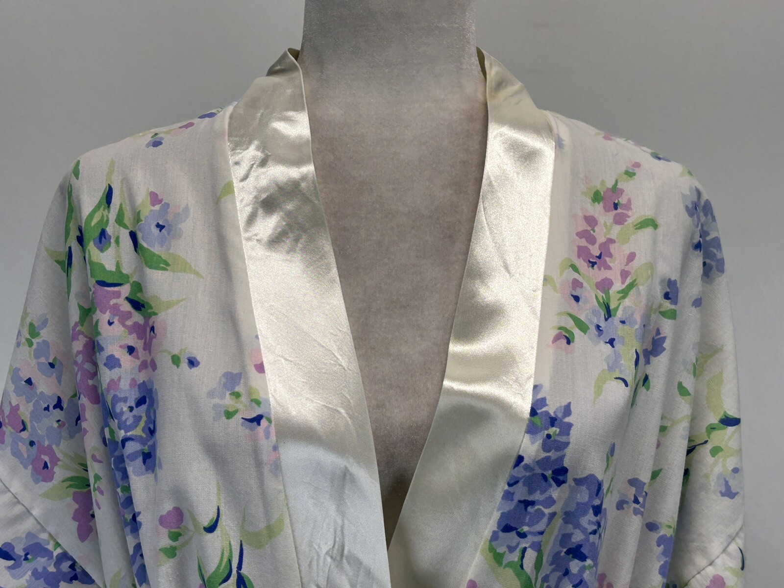 Vtg Appel Floral Robe Women’s Belted Cottagecore 24” Bust Satin Trim