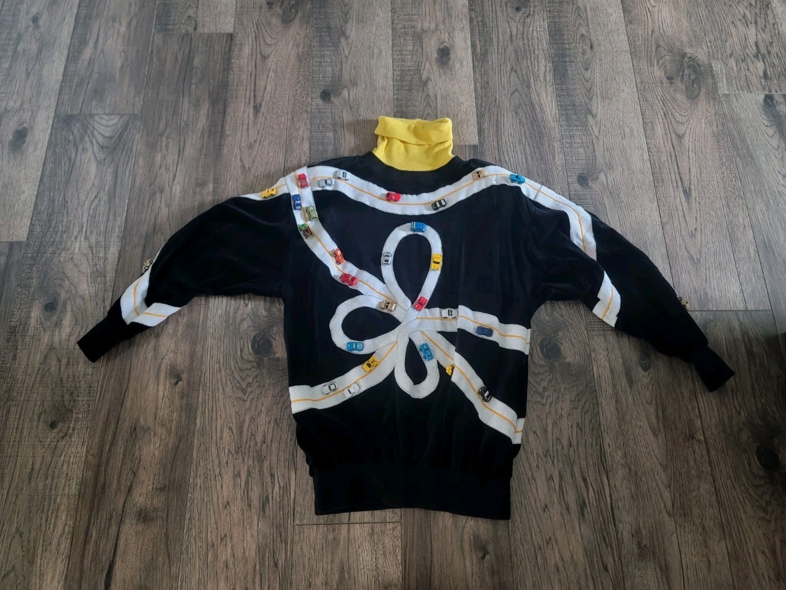 VINTAGE BONNIE BOERER 1980’S RACECAR 3D CARS RACETRACK VELOUR Sweater Medium