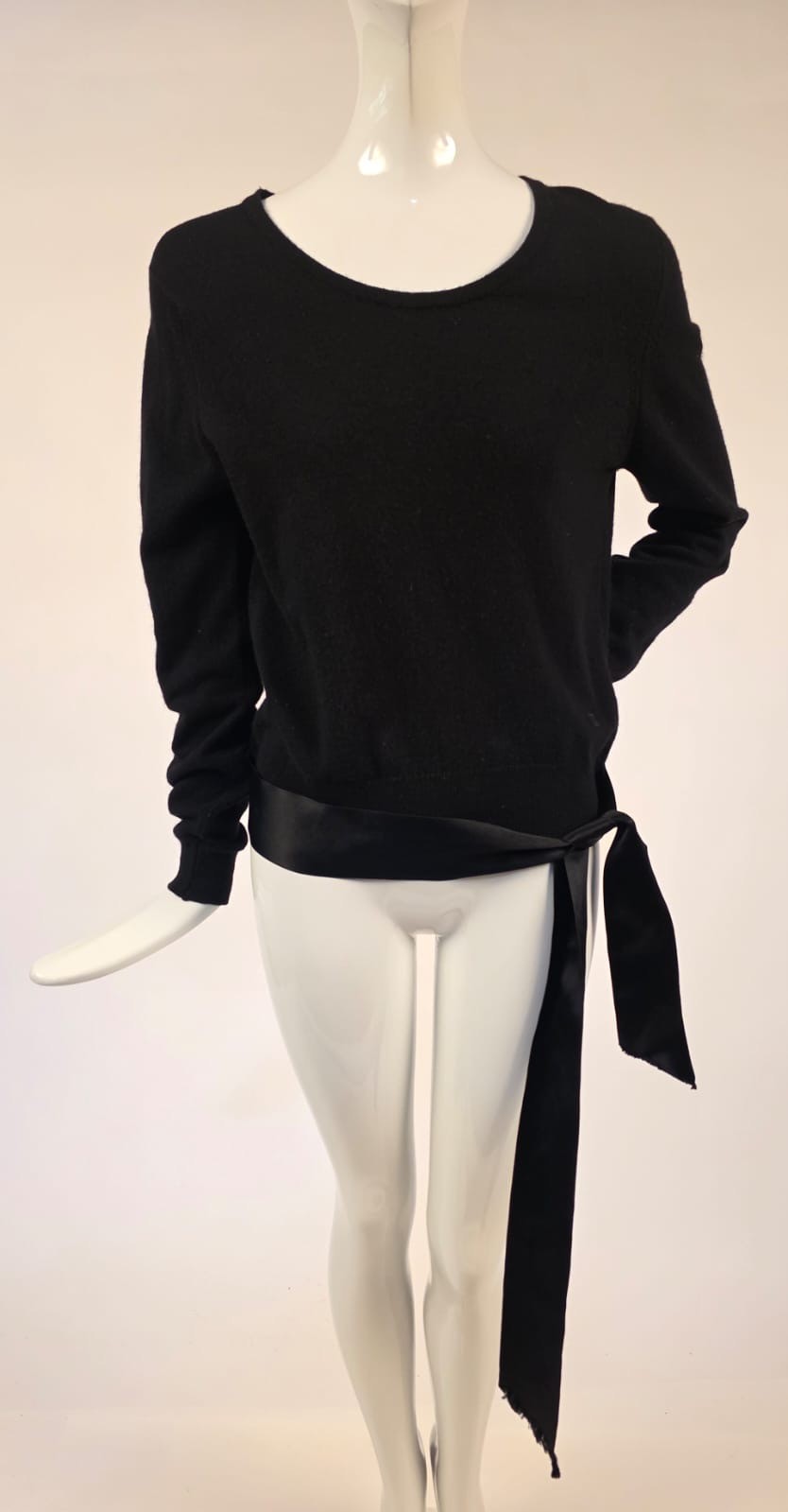 VINTAGE DESIGNER CHANEL BLACK CASHMERE SWEATER W SILK SATIN BELTING
