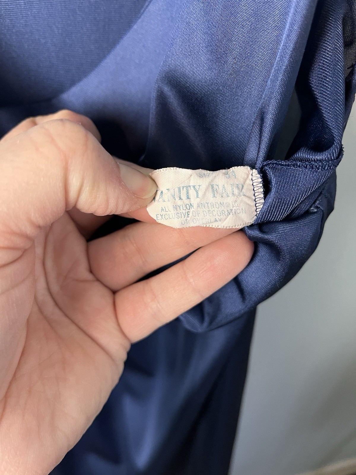 Vtg VANITY FAIR Long Nightgown Nightie Blue Dynasty Hollywood Sweep 34 Stretch