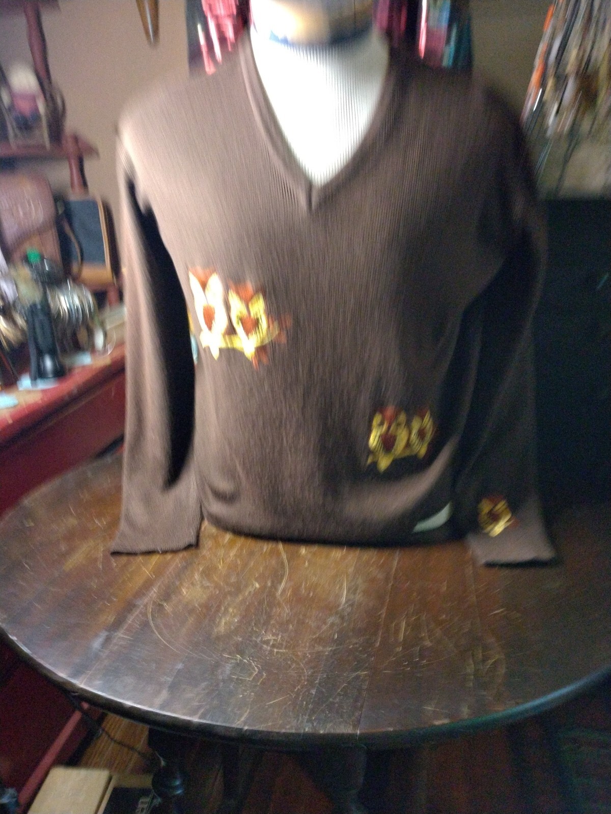 LeRoy Knitwear 100% Acrylic Taiwan brown V-neck long sleeved sweater L