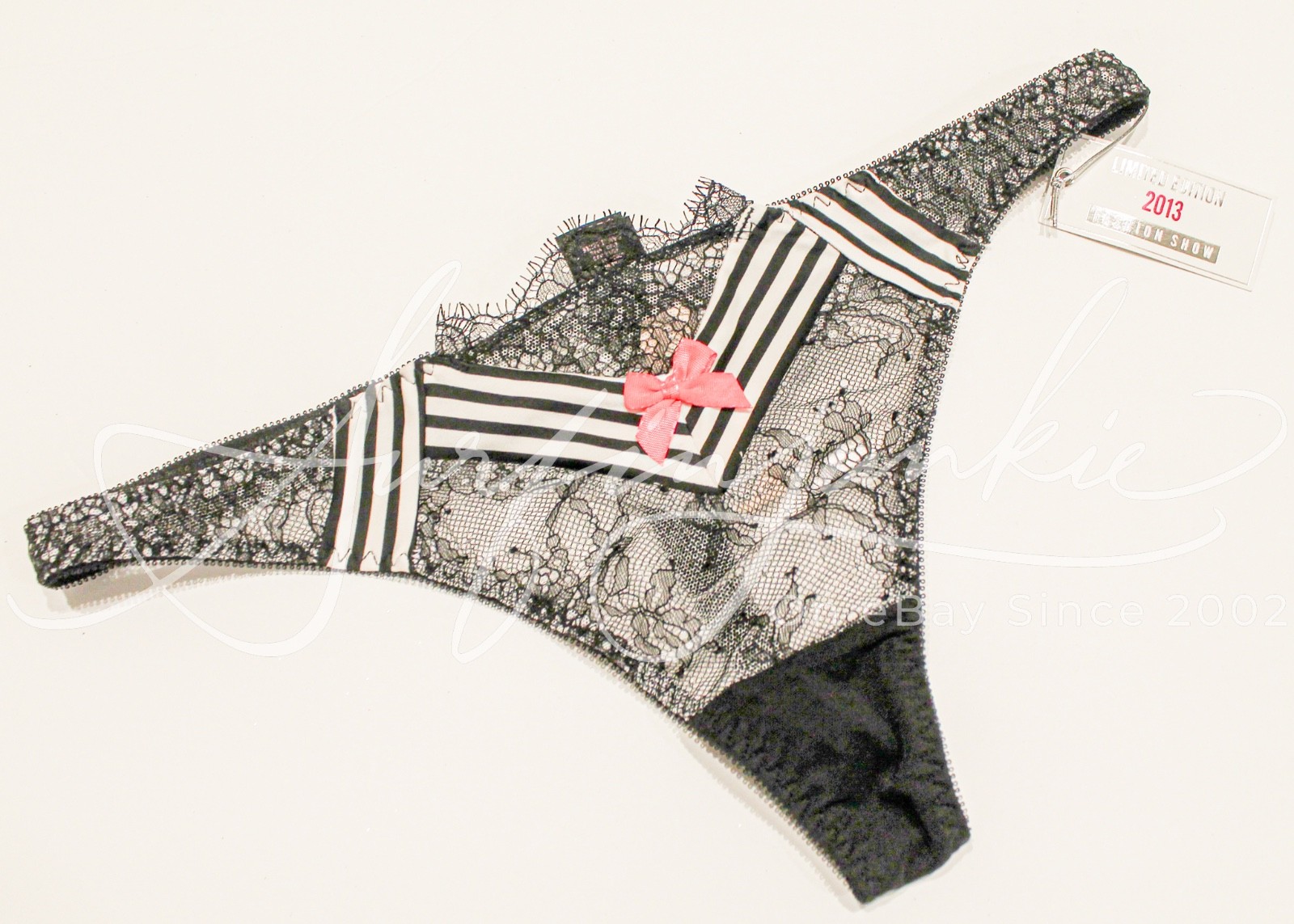 Victoria’s Secret Vintage Panties Panty Lace Thong Bikini Fashion 2013 Medium M