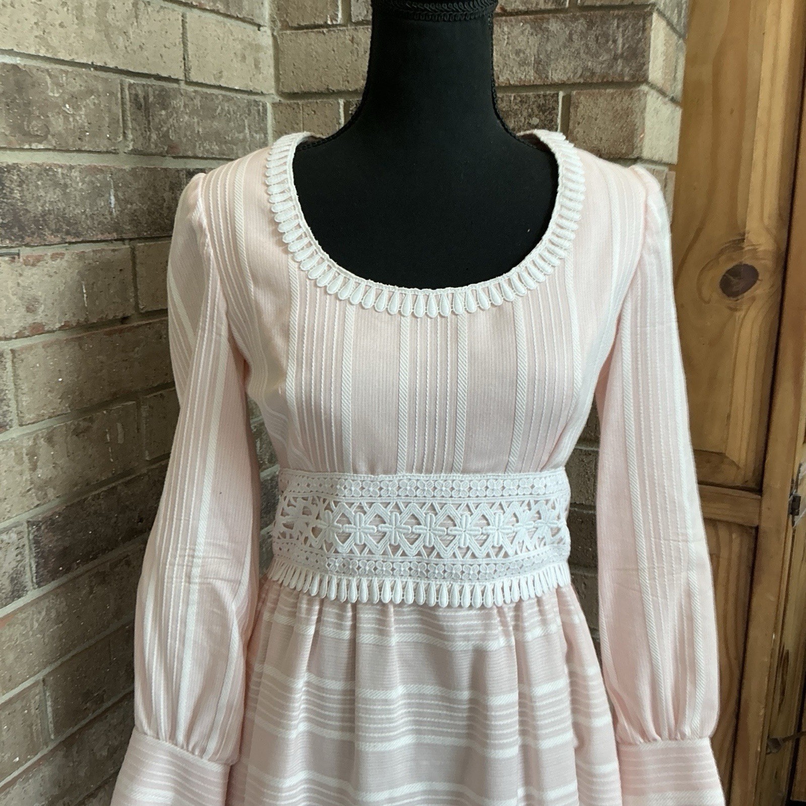 70s VINTAGE Carlye Pink Lace Trim Empire Waist Midi Dress Women’s Size XS #30D7