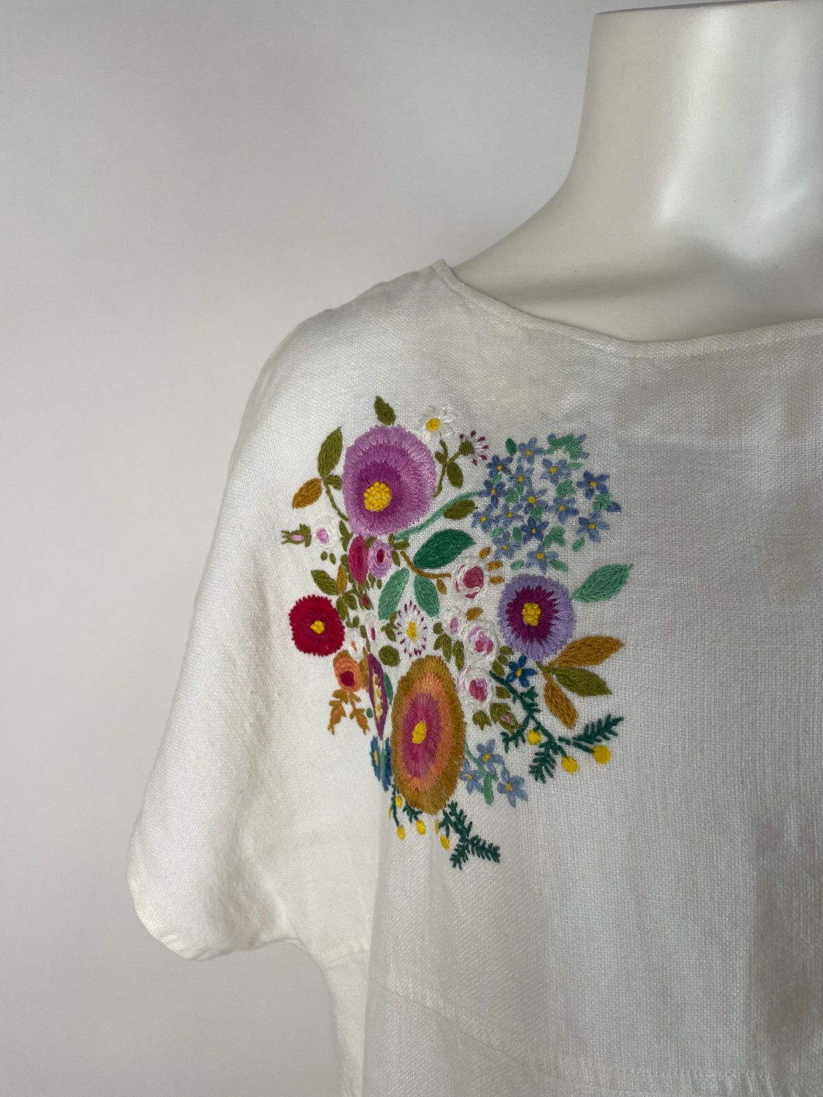 VTG 1990’s White Embroidered Floral Loose-Fit Dress Size XL