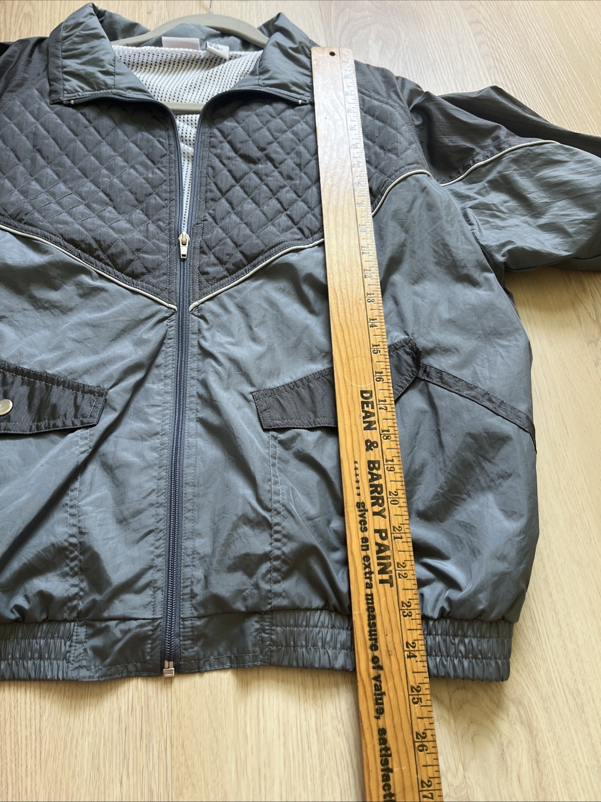 VTG Woman’s Plus Size 1X Nylon Athleisure Windbreaker Zip Jacket Mesh Lined Gray