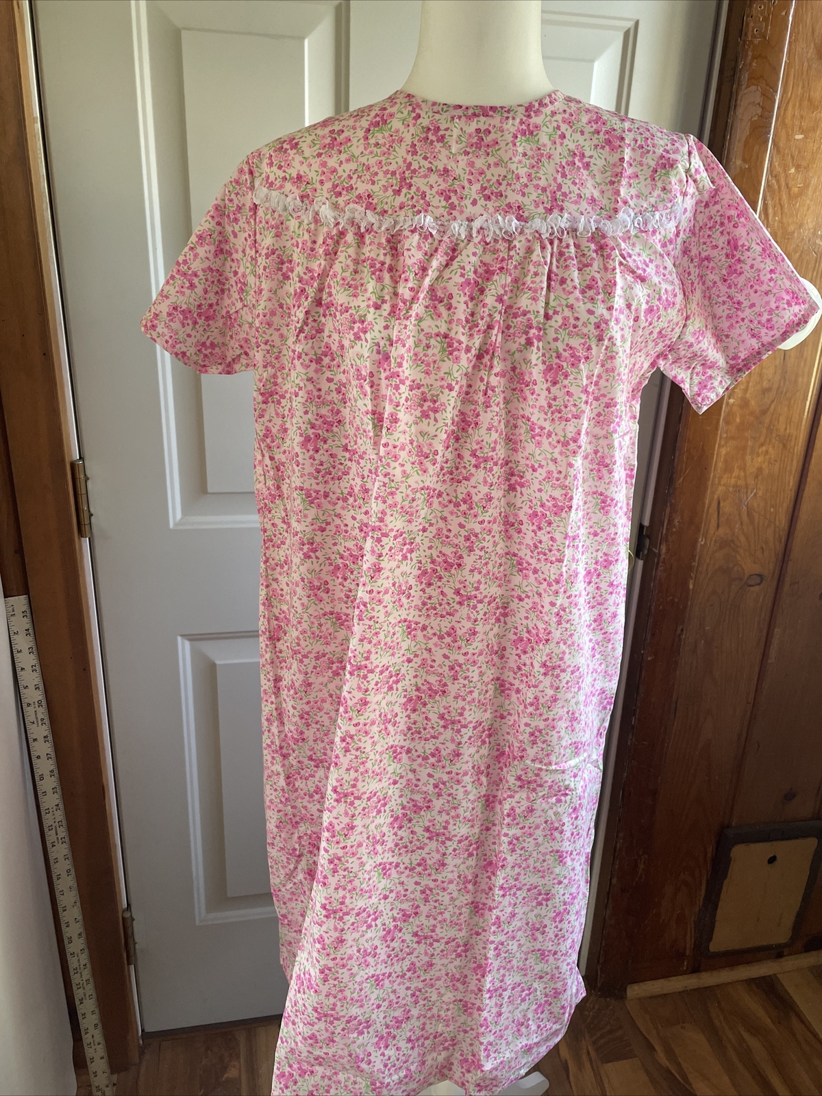 NWT Lady Lindsay Women’s Small Floral Hospital Gown Snap Open Back Dress Pink 1