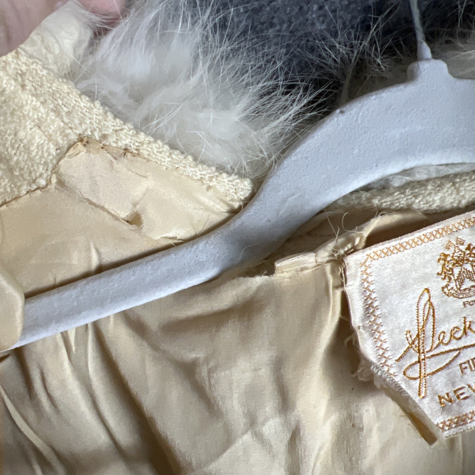 Vintage 1950s Peck and Peck* Fifth Avenue cream wool coat, Fox Fur collar, READ