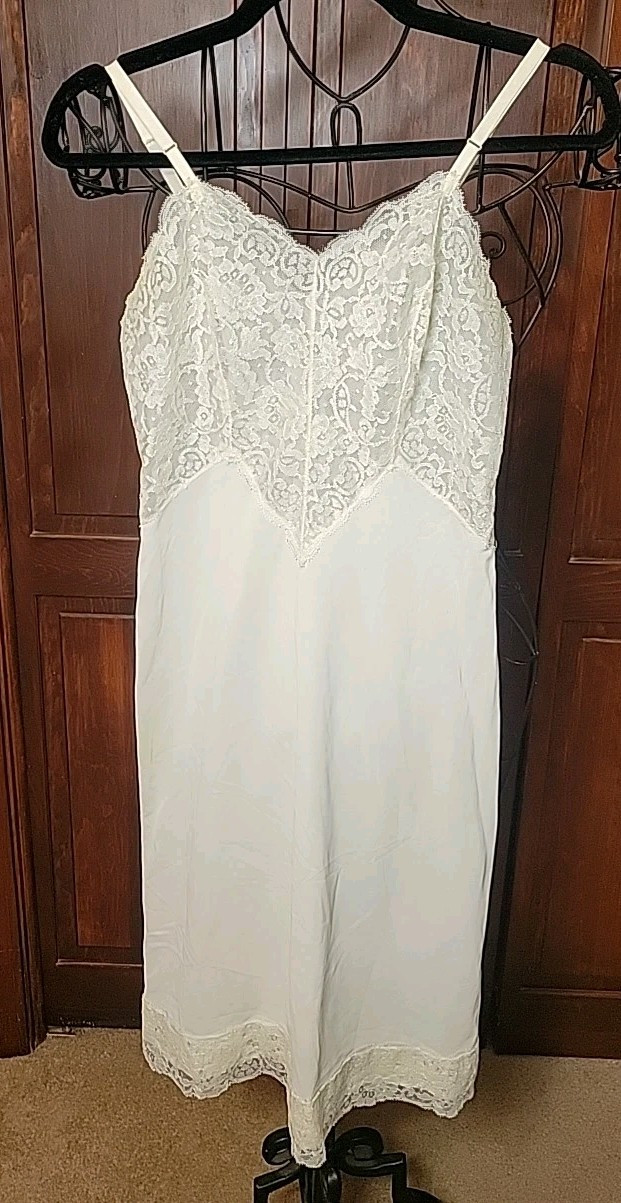 Vtg 50s Vanity Fair Tricot Nylon Full Slip Off White Sz 32 Embroidered Tag Lace