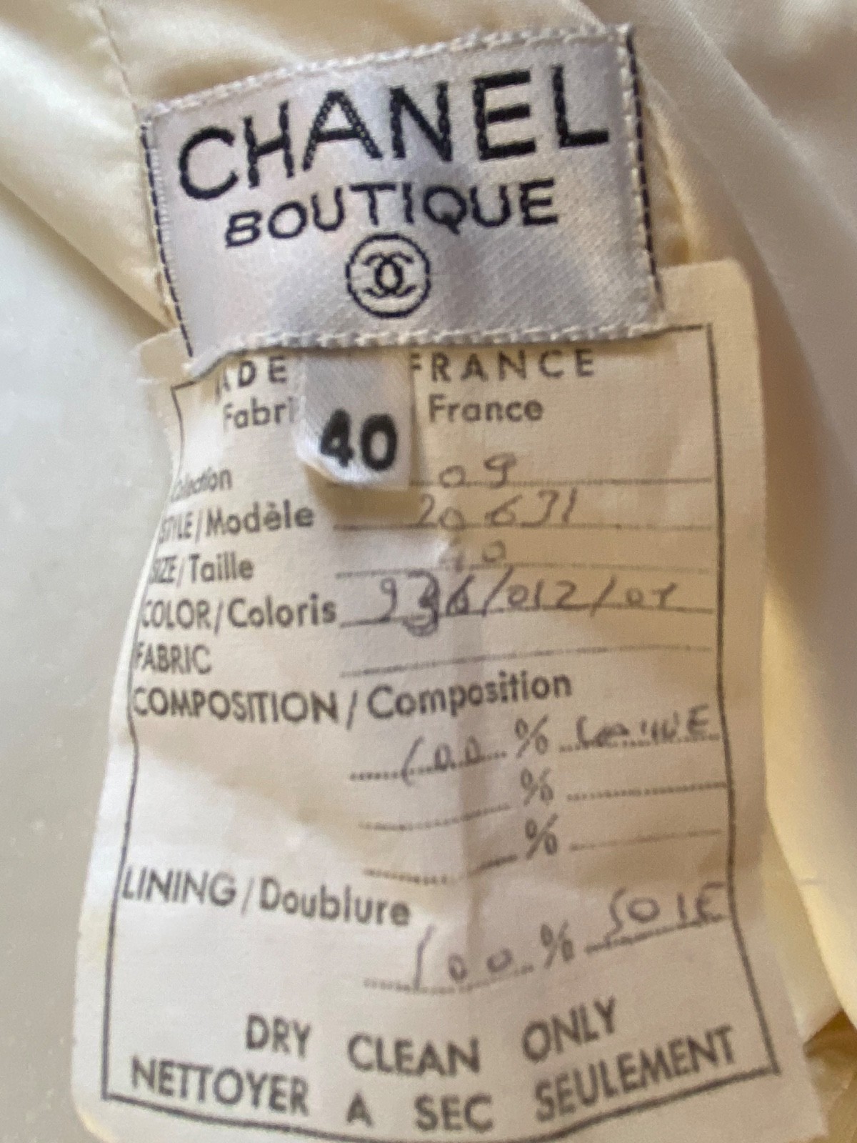 Vintage CHANEL BOUTIQUE 2 Pc Tweed Suit FR 40 Cream & Blue Blazer, Pencil Skirt