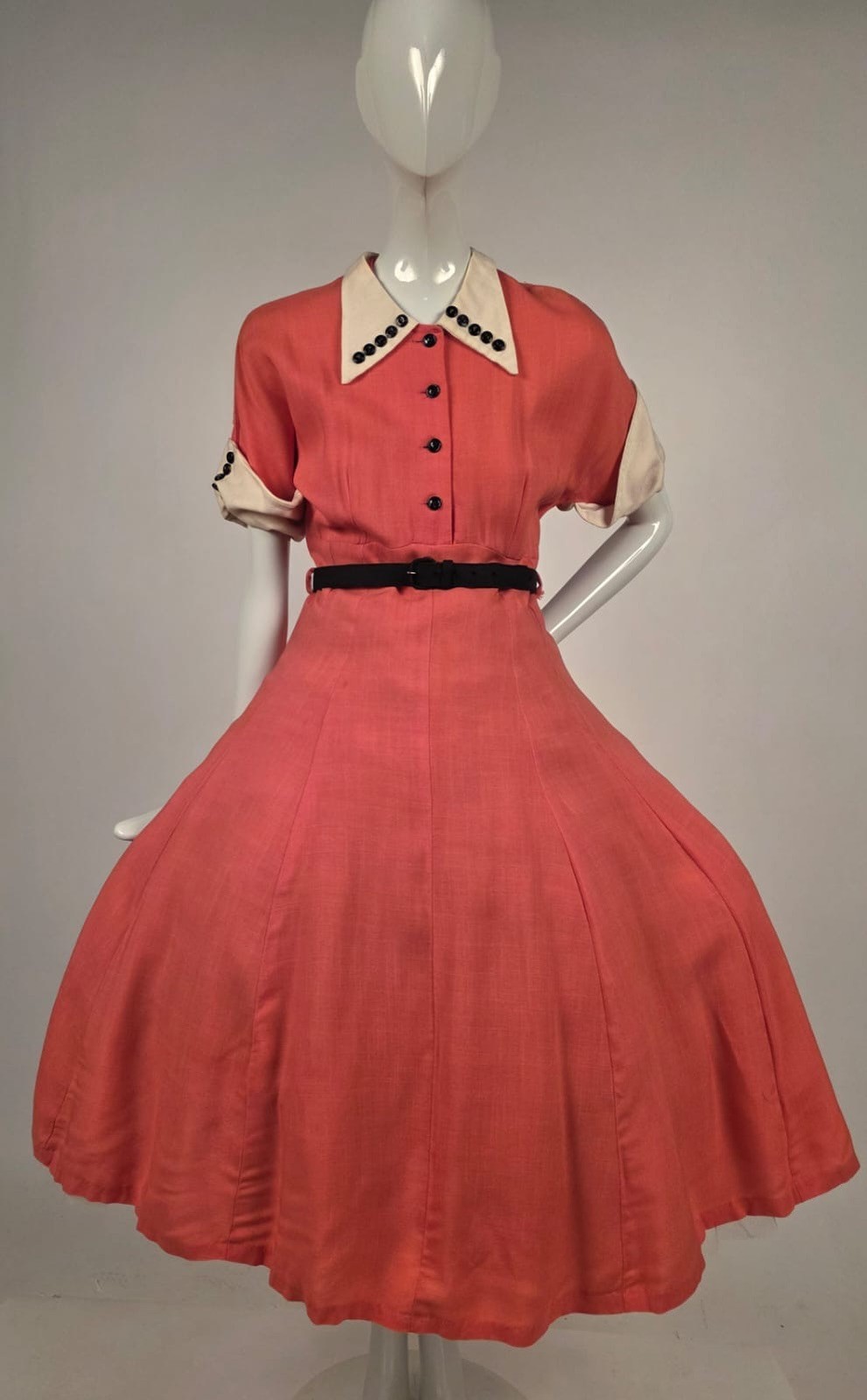 CLASSIC VINTAGE 1950’S PINK DRESS W WHITE COLLAR + CUFFS W BUTTON TRIMS