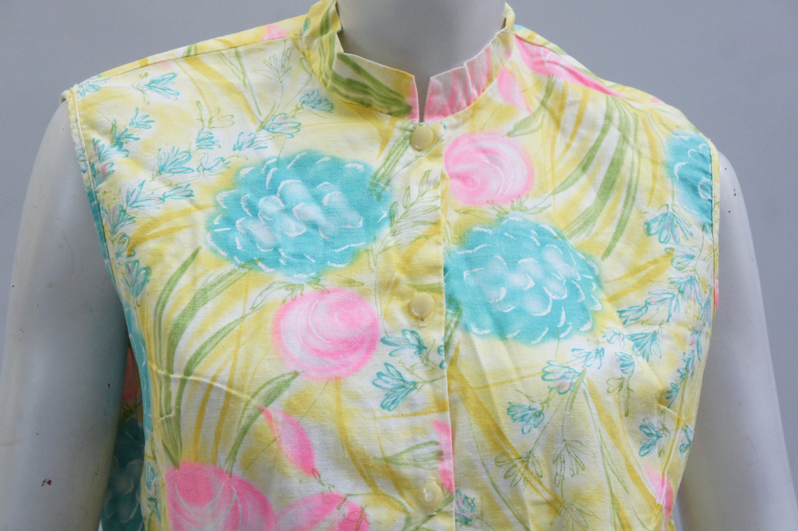 Vintage 60s Bright Floral Print Sleeveless Blouse Top Shirt Retro Mid Century Co