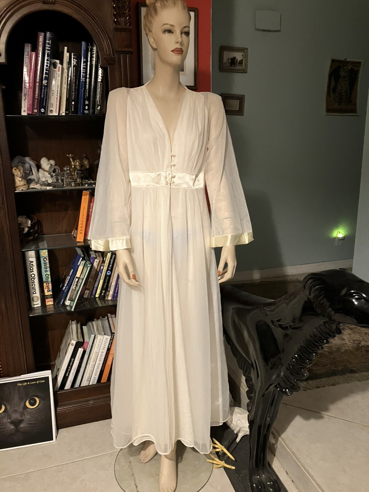 STUNNING Vintage GOSSARD ARTEMIS Cream Nylon Satin Nightgown Peignoir Robe M Set