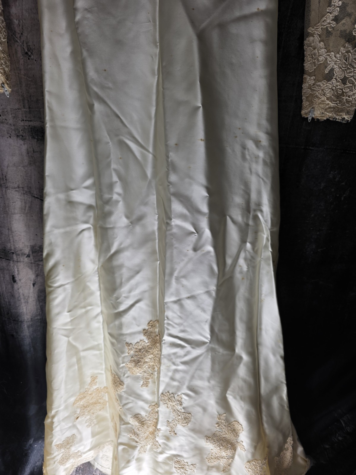 Vintage 1940s Bride Small Slipper Satin & Lace Wedding Dress Cathedral Train 40s