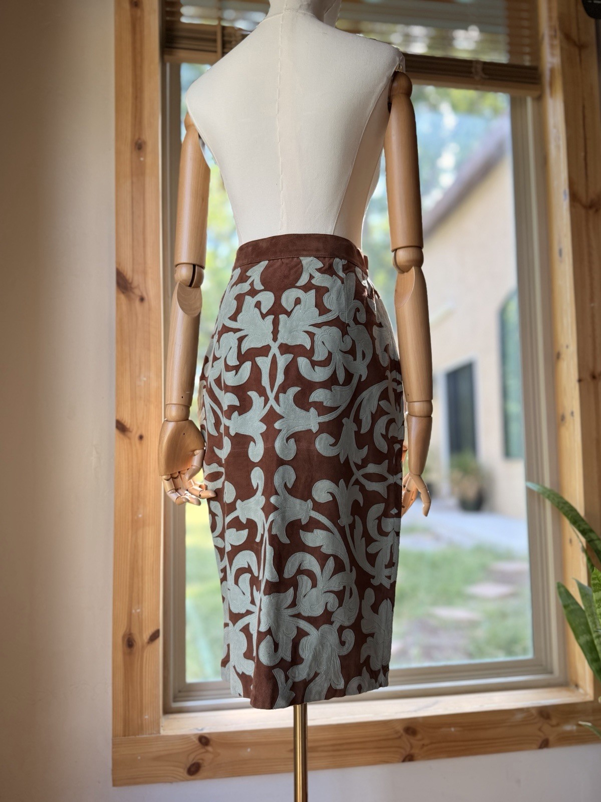 Vintage 80s VALENTINO Boutique Suede Leather Embroidered Details Skirt Size 44