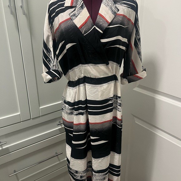 PETITES by NU-MODE Striped Black Metallic Wrap Dress Lightweight | Size 7