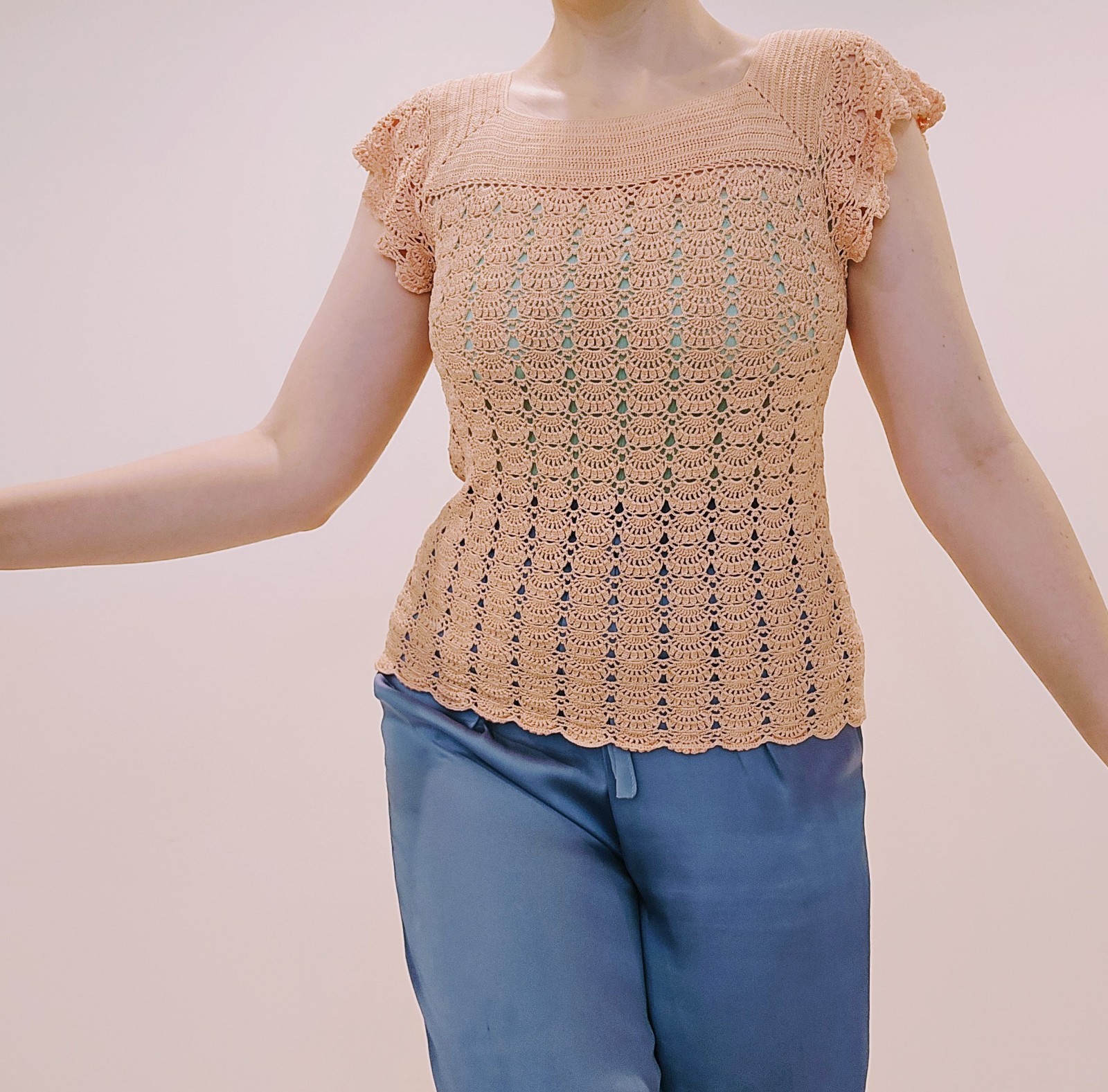 70s VTG Hand Crocheted Rayon Blouse Peach Pink Top Sm Classic square collar