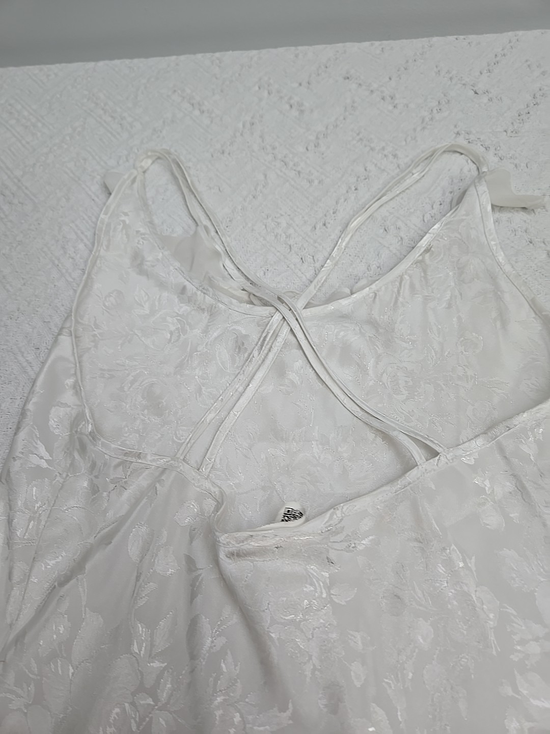 VTG Intimo Amore Med Nightgown Sexy Ruffled bridal Floral Imprint X Back Flares