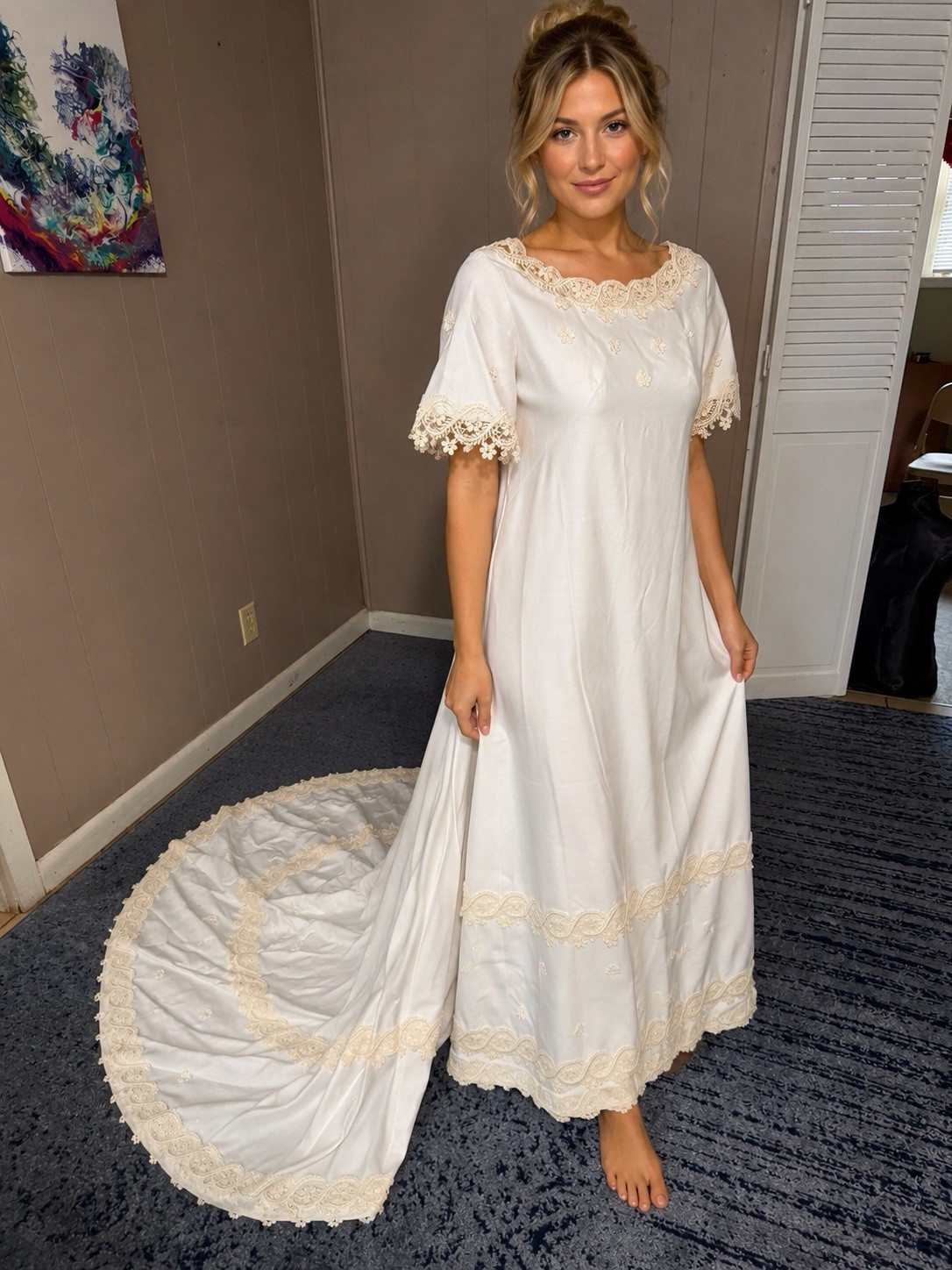 Vintage 1960’s Wedding Dress Scoop Neck Daisy Lace Trim And Train Sz 8