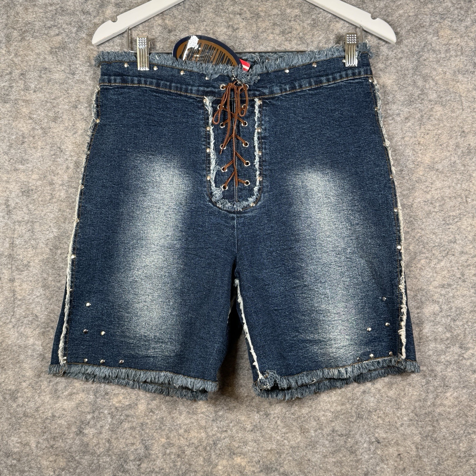 Vintage Y2K NWT Womens Crest Jean Shorts Size 15/16 30×19 Fringe Studs Jorts