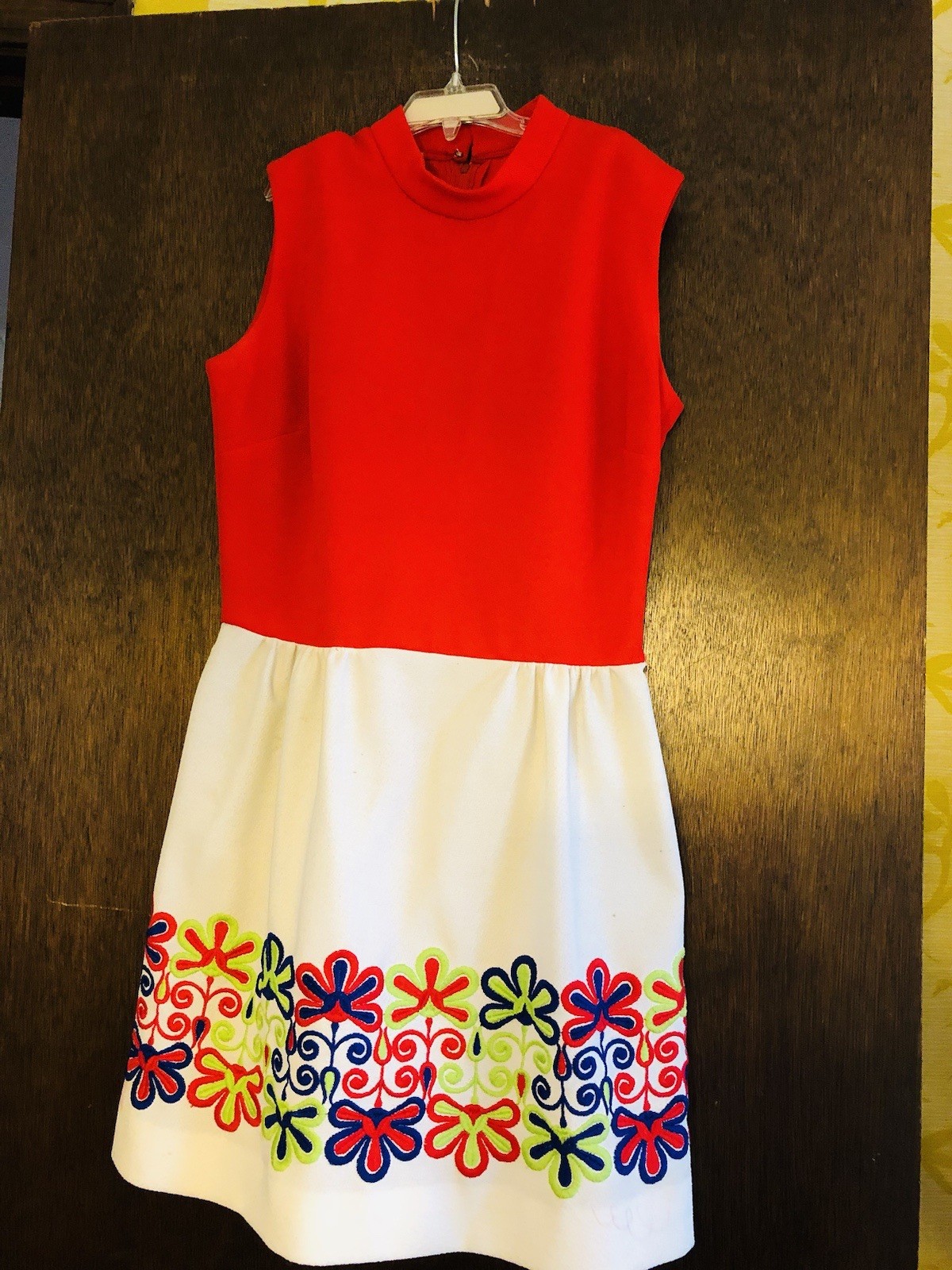 Women’s Jr Size 7-9 Red White Embroidered Floral Skirt Dress 33 Long