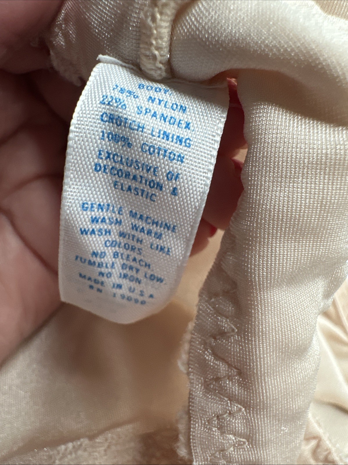 Vtg Panties OLGA Second Skin High cut Leg Secret Hug Waist Medium 40019 Nylon