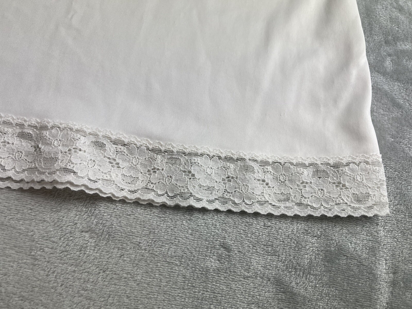 Vanity Fair Ivory Nylon Full-Length Slip Style 10-103 Size 36 24″/42 Lace Trim