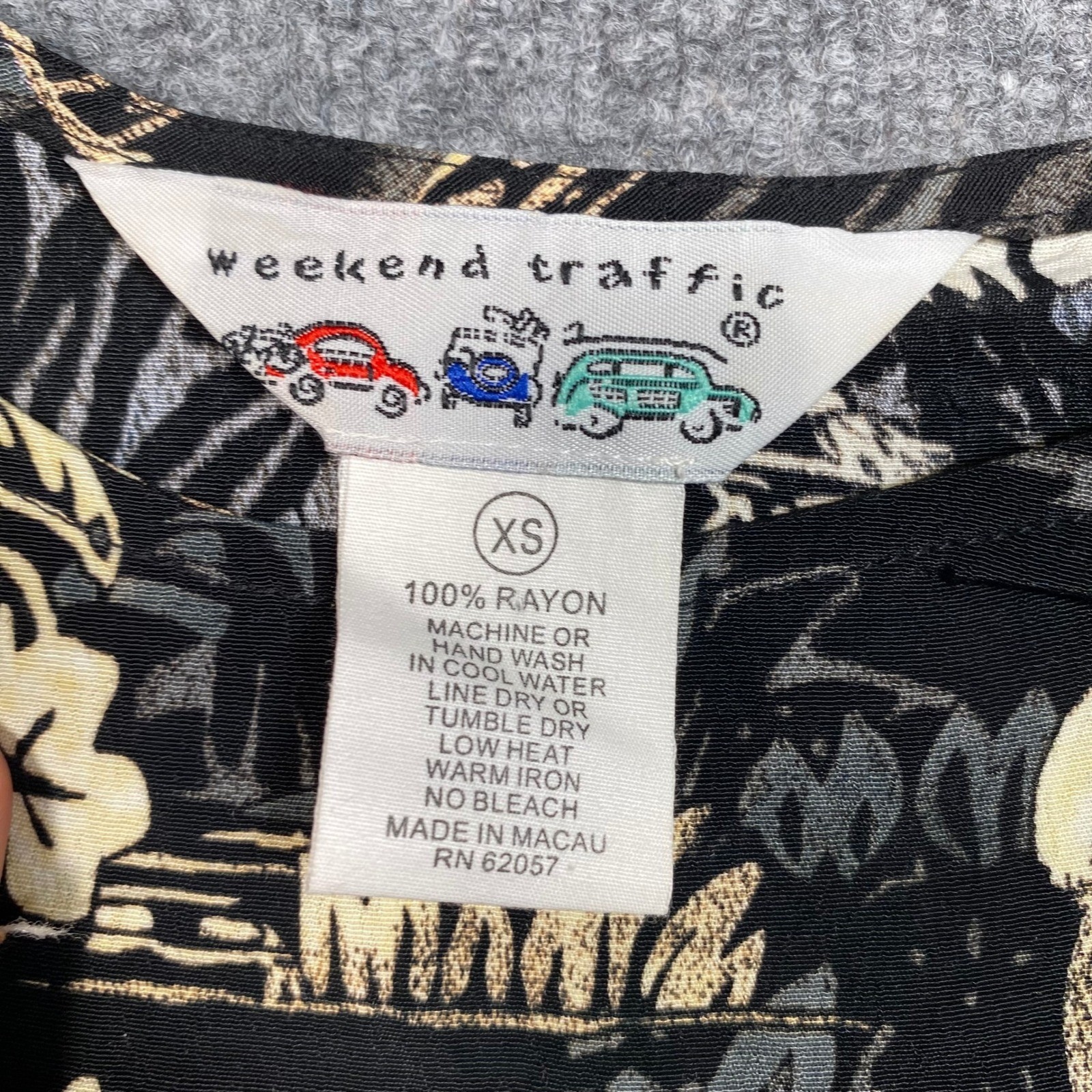 Weekend Traffic Vintage 90s Tropical Island Print Rayon Shift Dress Black XS