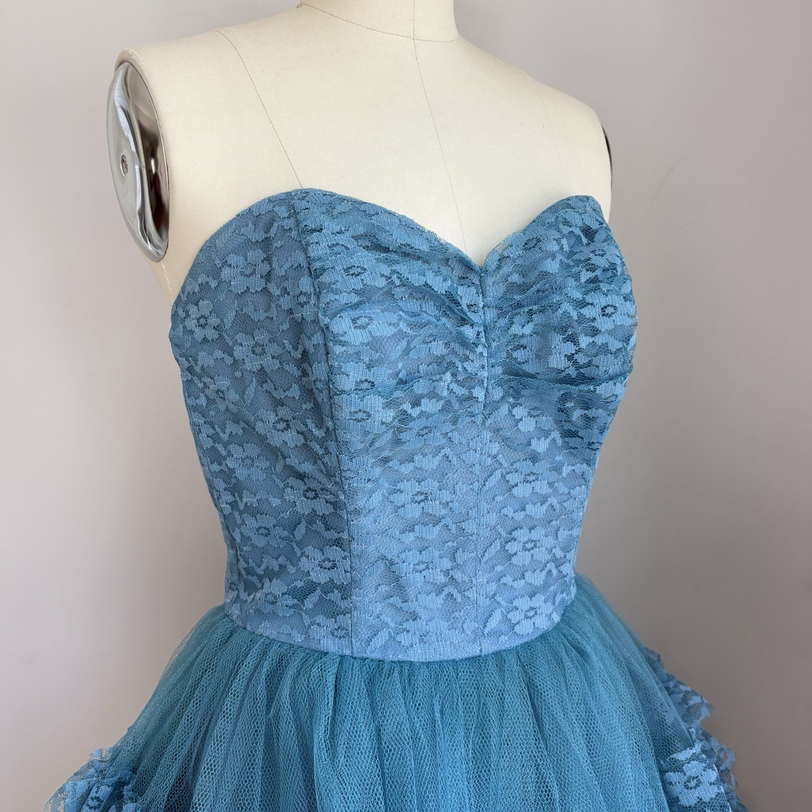 Vintage 1950’s Blue Ruffled Tulle & Lace Strapless Cupcake Prom Party Dress XS