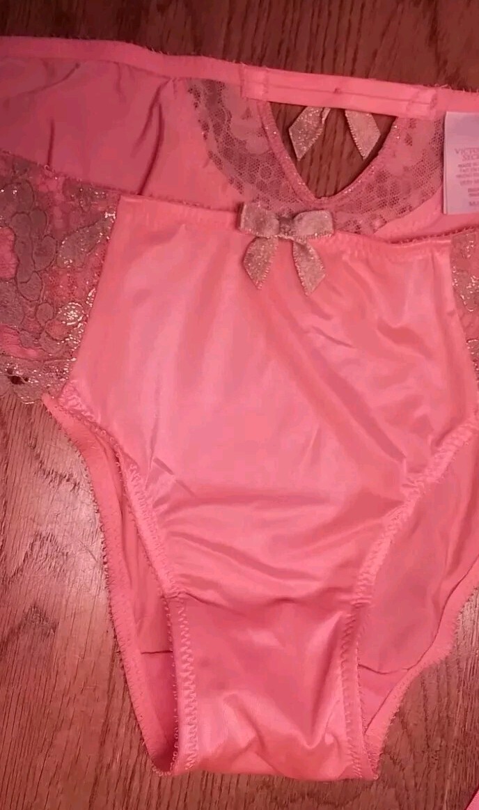 New VTG VICTORIA’S SECRET Very Sexy CORAL Shimmery Lace PANTIES Bikini Style M