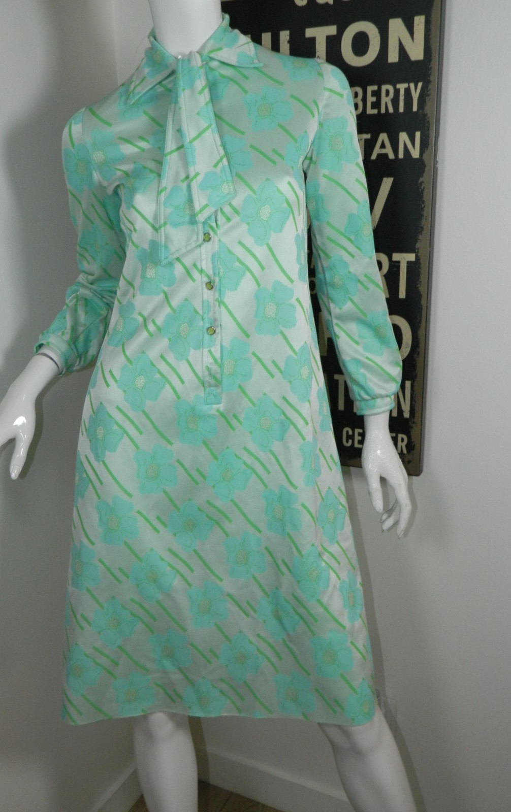 Leslie Faye Dress Trevira Star Size Small Green Vintage 1970s Novelty Knit Bow