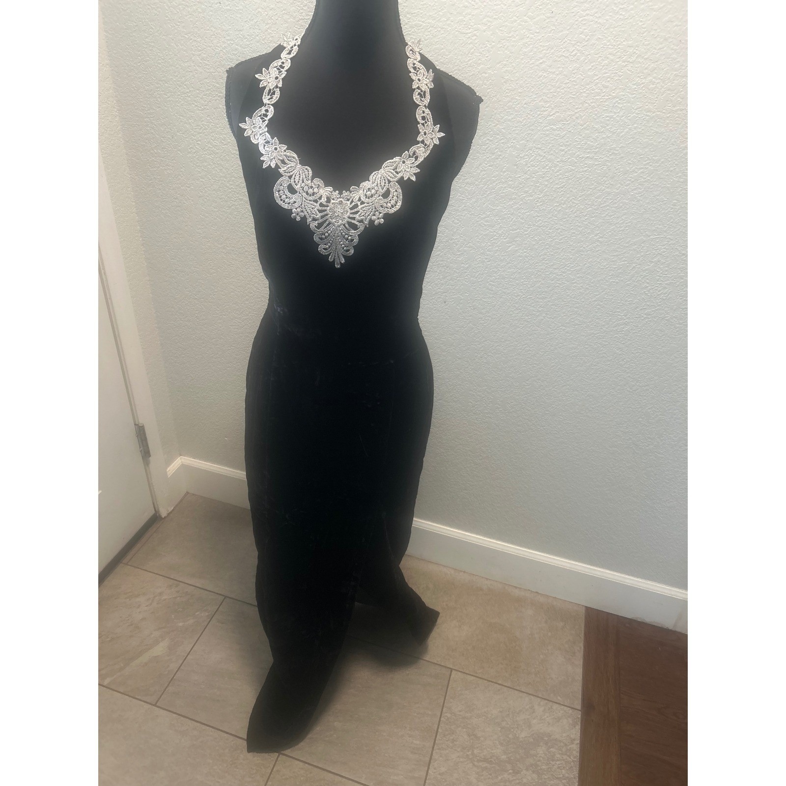 Y2K L.A. Glo Vintage Black Velvet Halter Gown Lace Neckline Slit Prom Dress 7/8