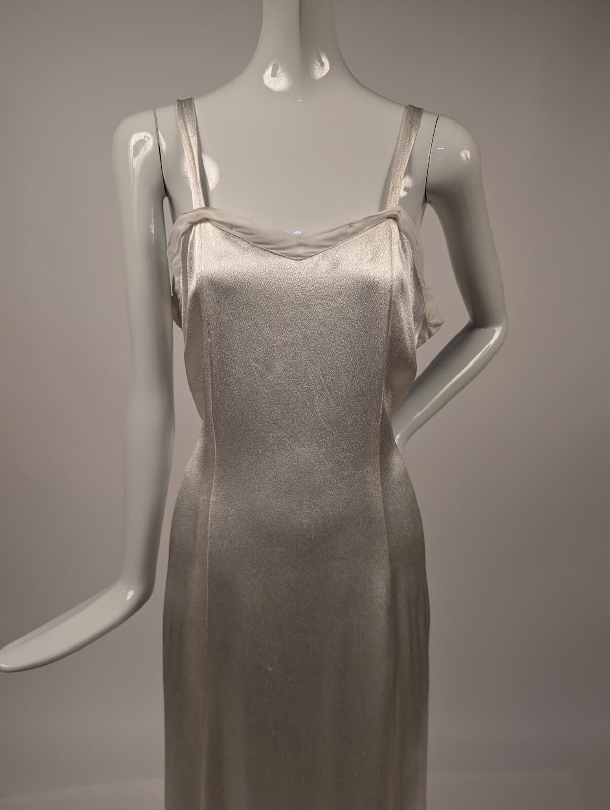SEXY + SLINKY 1930’ SHINING WHITE SATIN LONG DRESS