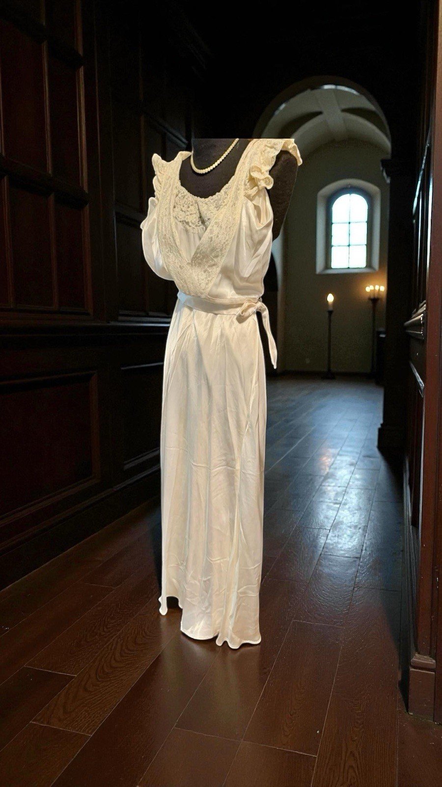 Amazing 1940’s Cream Colored Sexy Peignoir Robe Honeymoon Set Ruffles Lace
