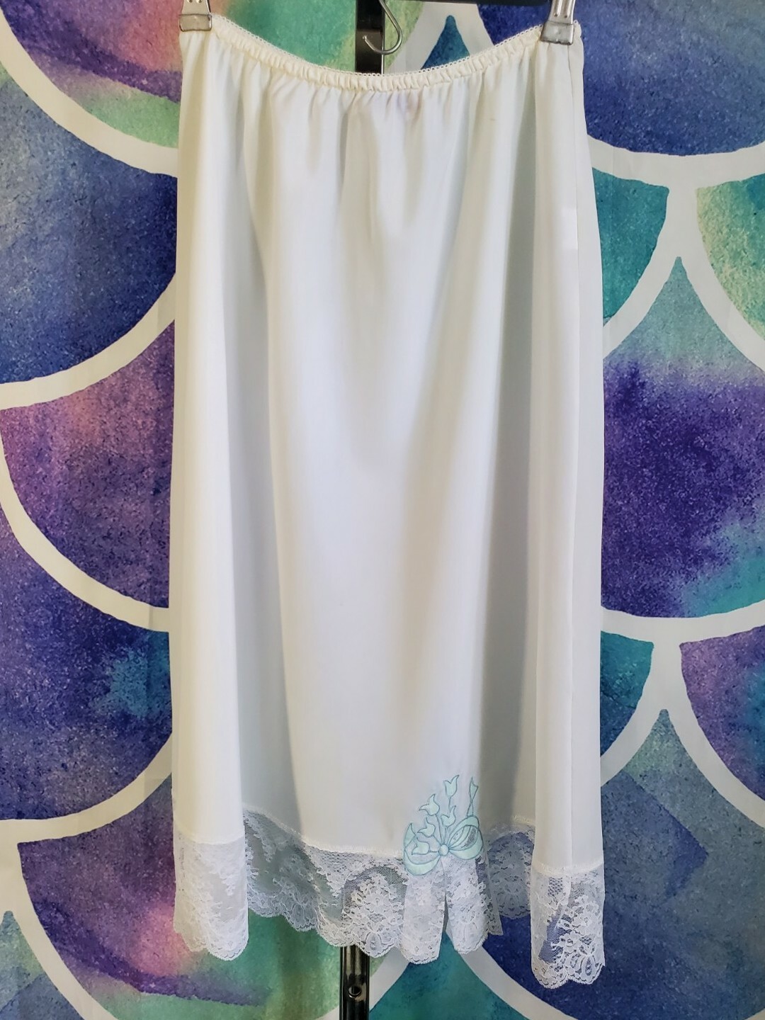 YOUNG TRADITIONS LACE NYLON HALF SLIP SZ M MEDIUM 27.5″ WHITE EUC