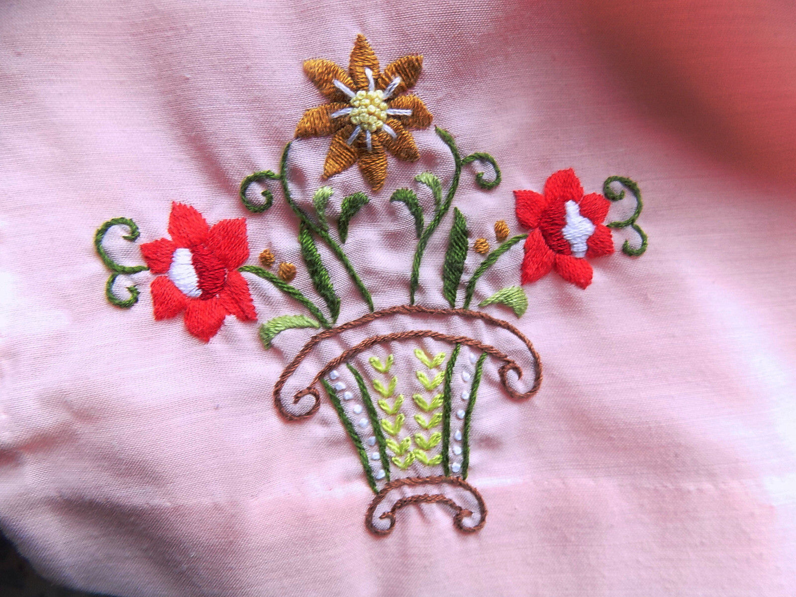 Vintage Pink Viscose Polyester Pullover Top Embroidered Lily B38