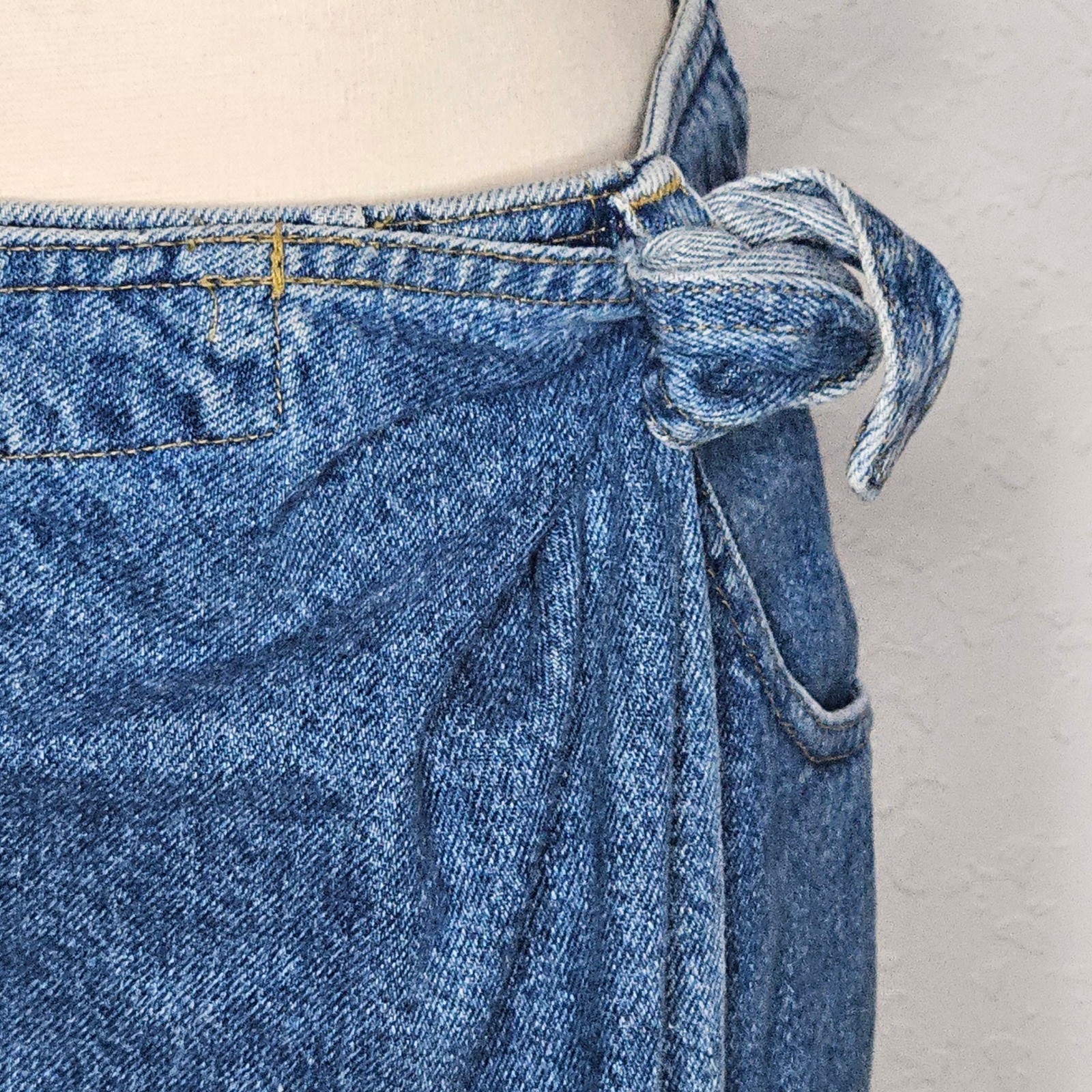 Vintage Dockers Levi’s Denim Wrap Skirt Medium Wash Blue Made in USA Size 10 12