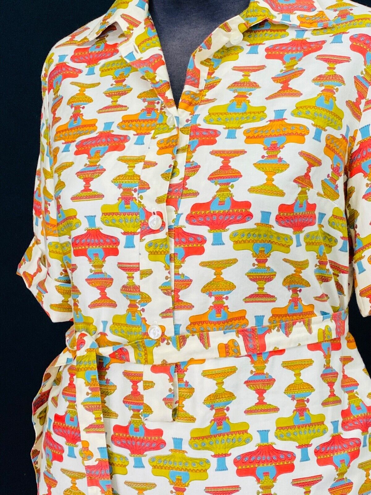 Vintage 1960s novelty print dress, gas lamps cotton short sleeve green red M