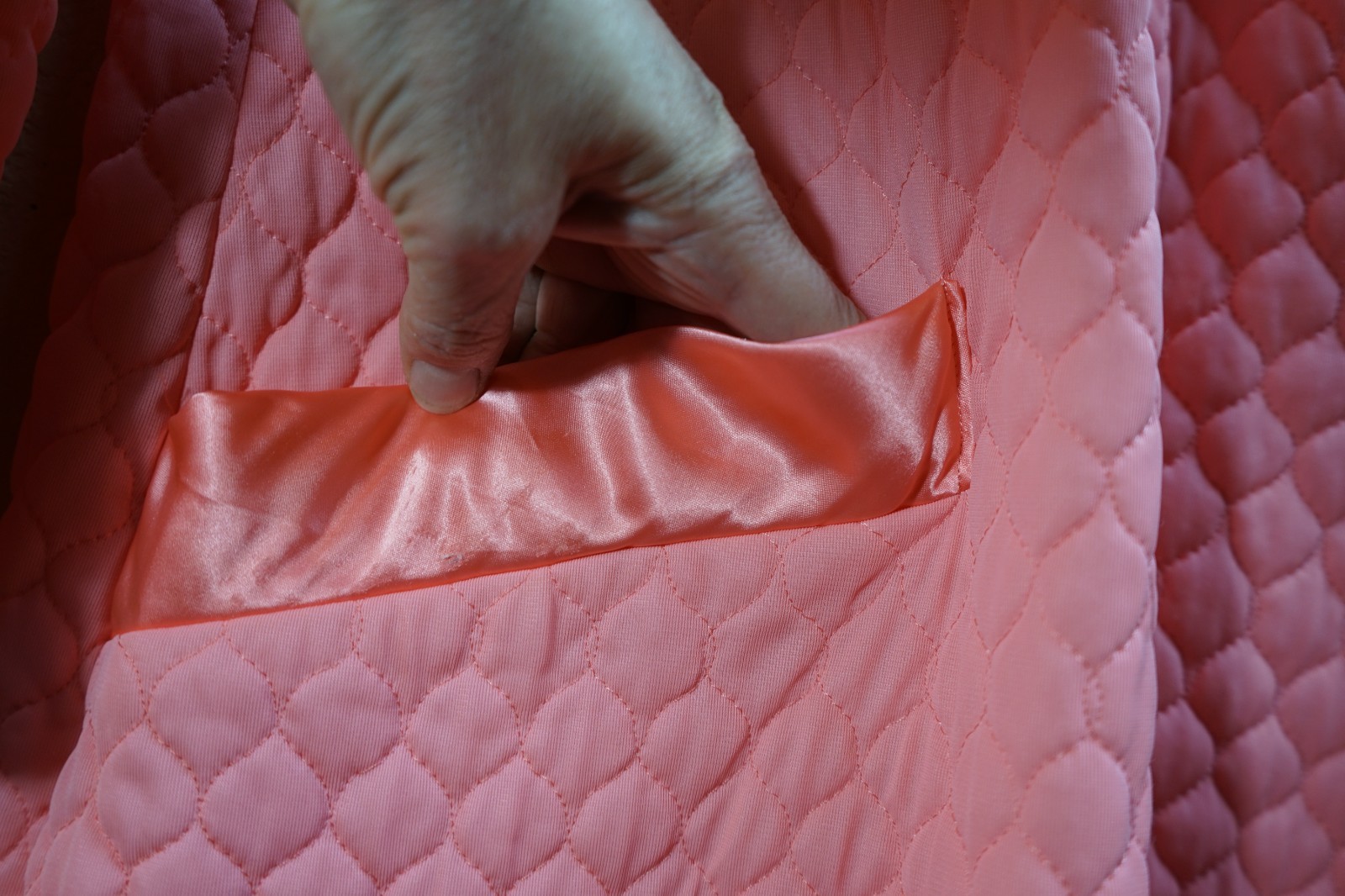 Vtg 60’s Gossard Artemis Pink Quilted Robe Housecoat Satin Trim Size 12 USA