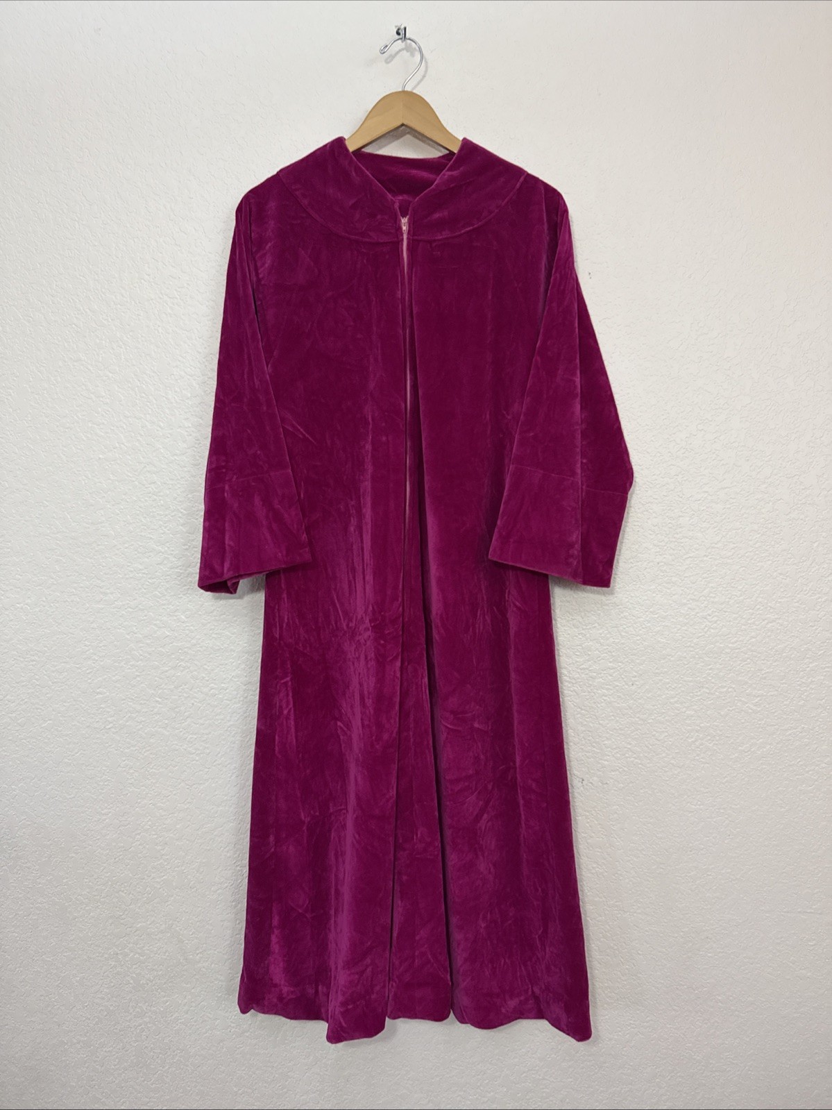 Vintage Handmade Velvet Housecoat Robe Magenta Full Length Zip Size Small NWOT