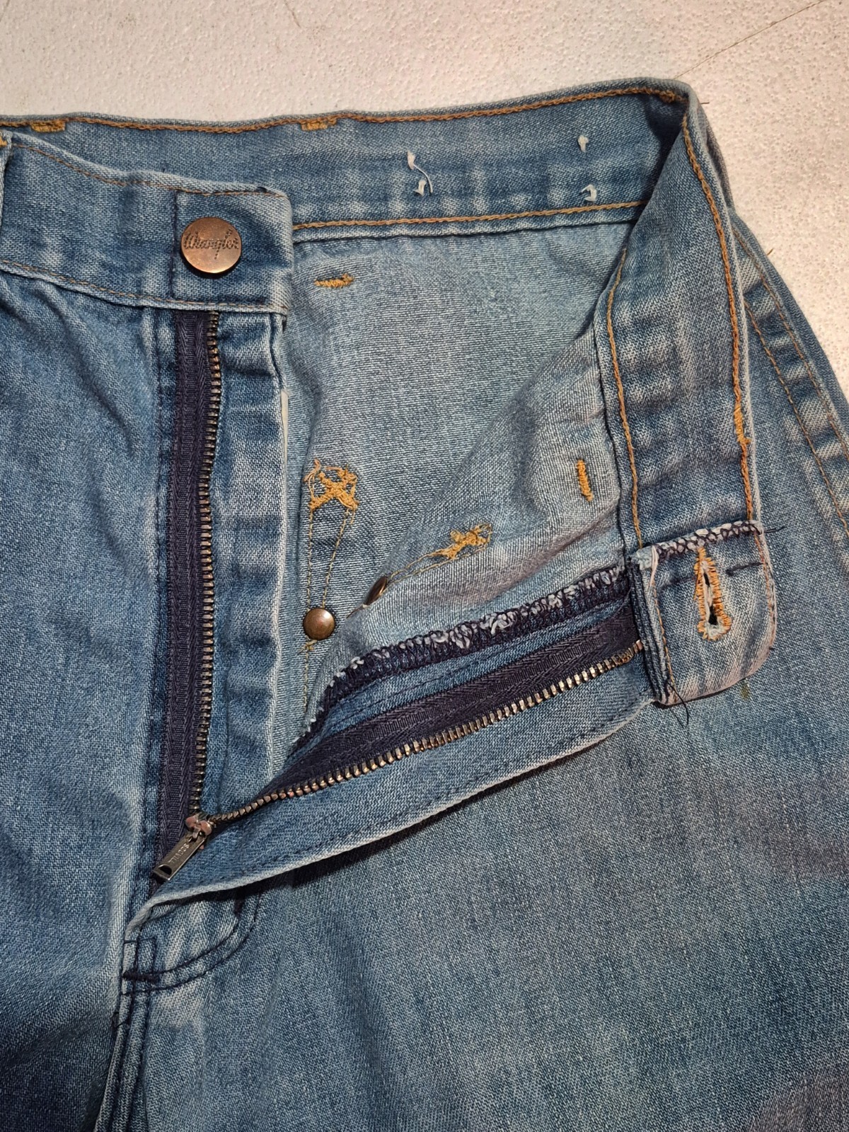 Vtg Wrangler Women’s High Rise Bell Bottoms Blue Jeans 24″? Waist-Stains-READ*