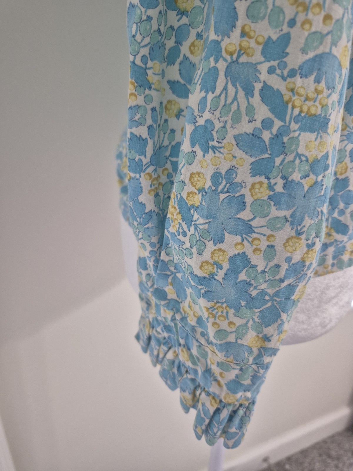 Vintage 1980s Blue & Yellow Floral Ruffle Sleeve and Peter Pan Blouse – Small