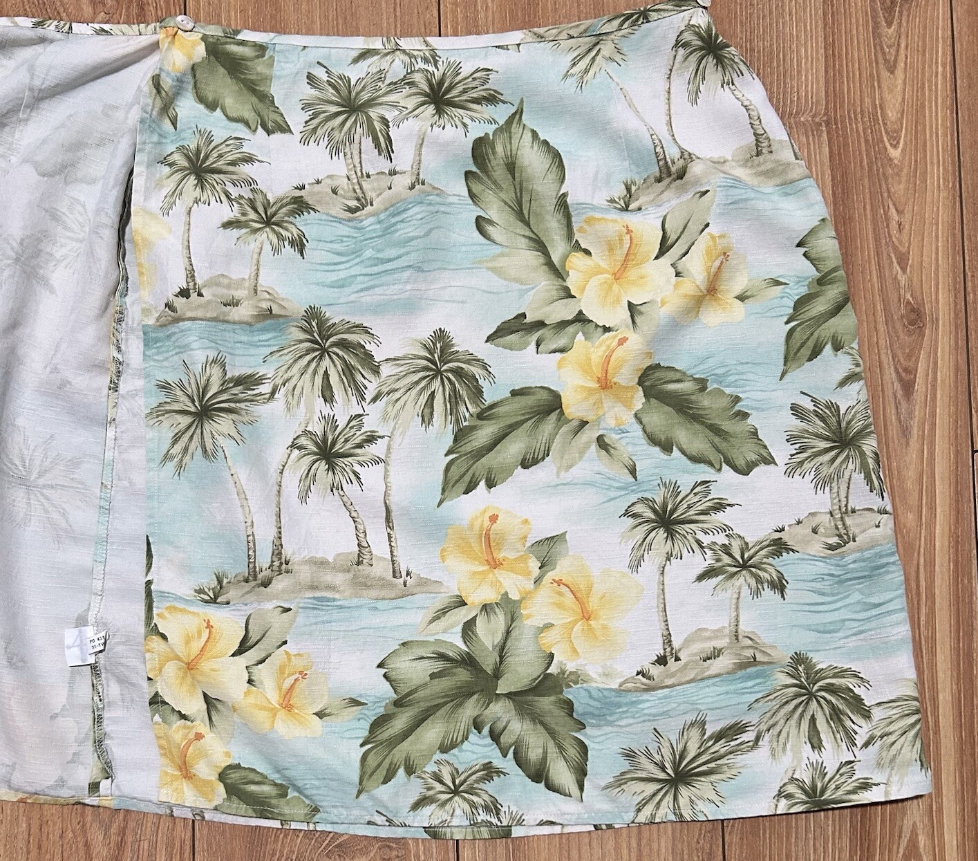 Tommy Bahama Wrap Skirt Womens Sz 4 100% Silk Hawaiin Tropical Vacation Vintage