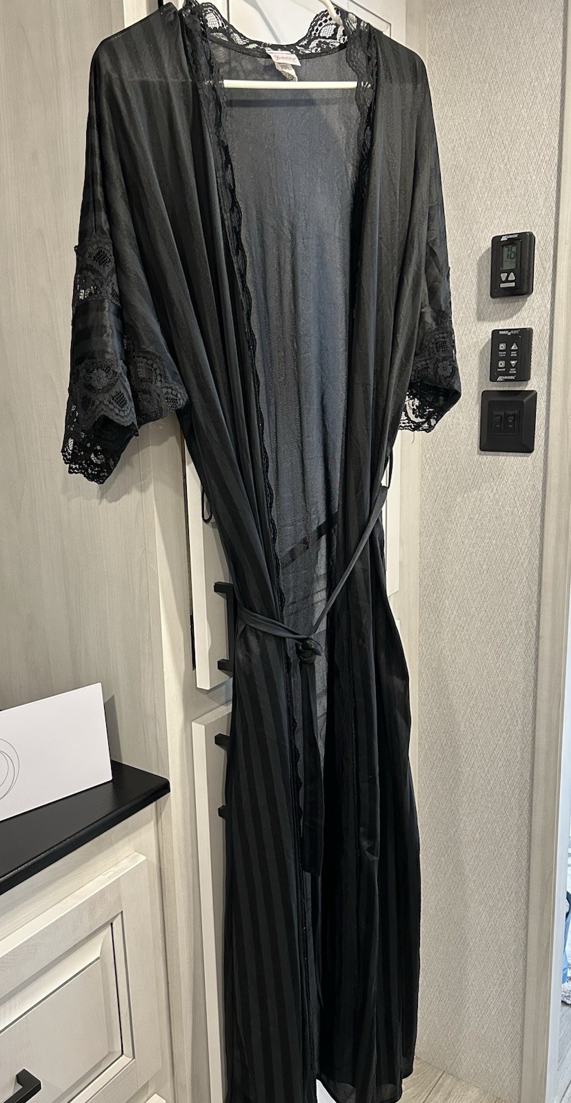 Fredericks of Hollywood Black Lace Satin Robe Womens Medium Lingerie Boudoir