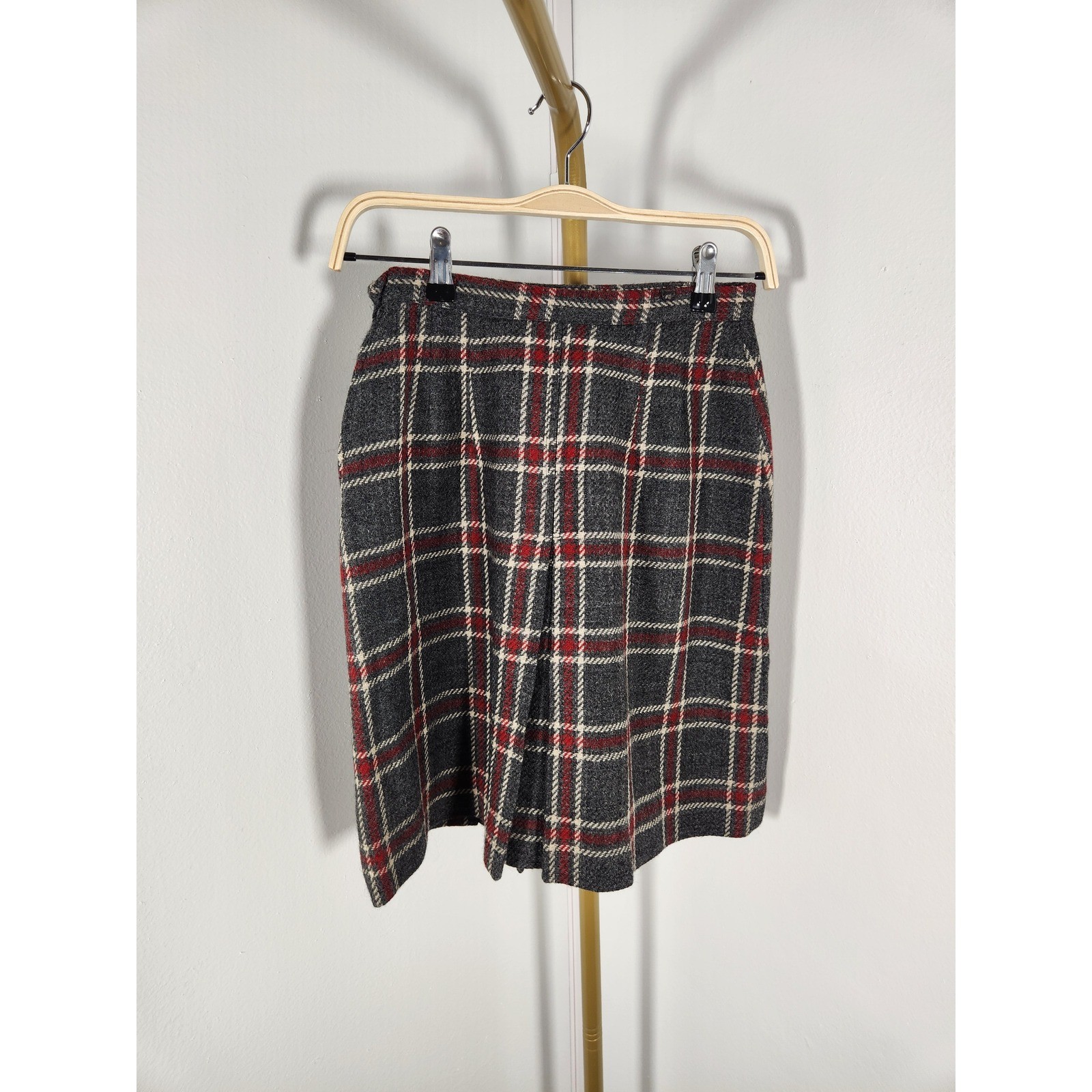 Vintage 1960s Four Corners Gray Red Wool Plaid Pleated Skirt Size 9 Union Tag