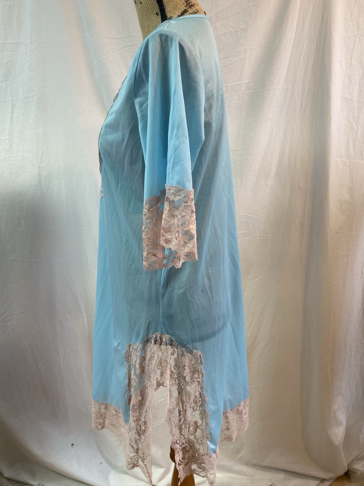 NWT 70s Vintage Fitted 1/2 sleeve nightgown – blue nylon & cream lace Size Small