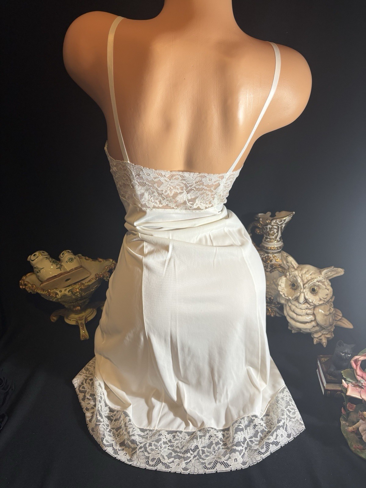 Vtg SILKY SOFT SLIP GOWN CHANTILLY LACE NIGHTGOWN Negligee WOMAN SLIP