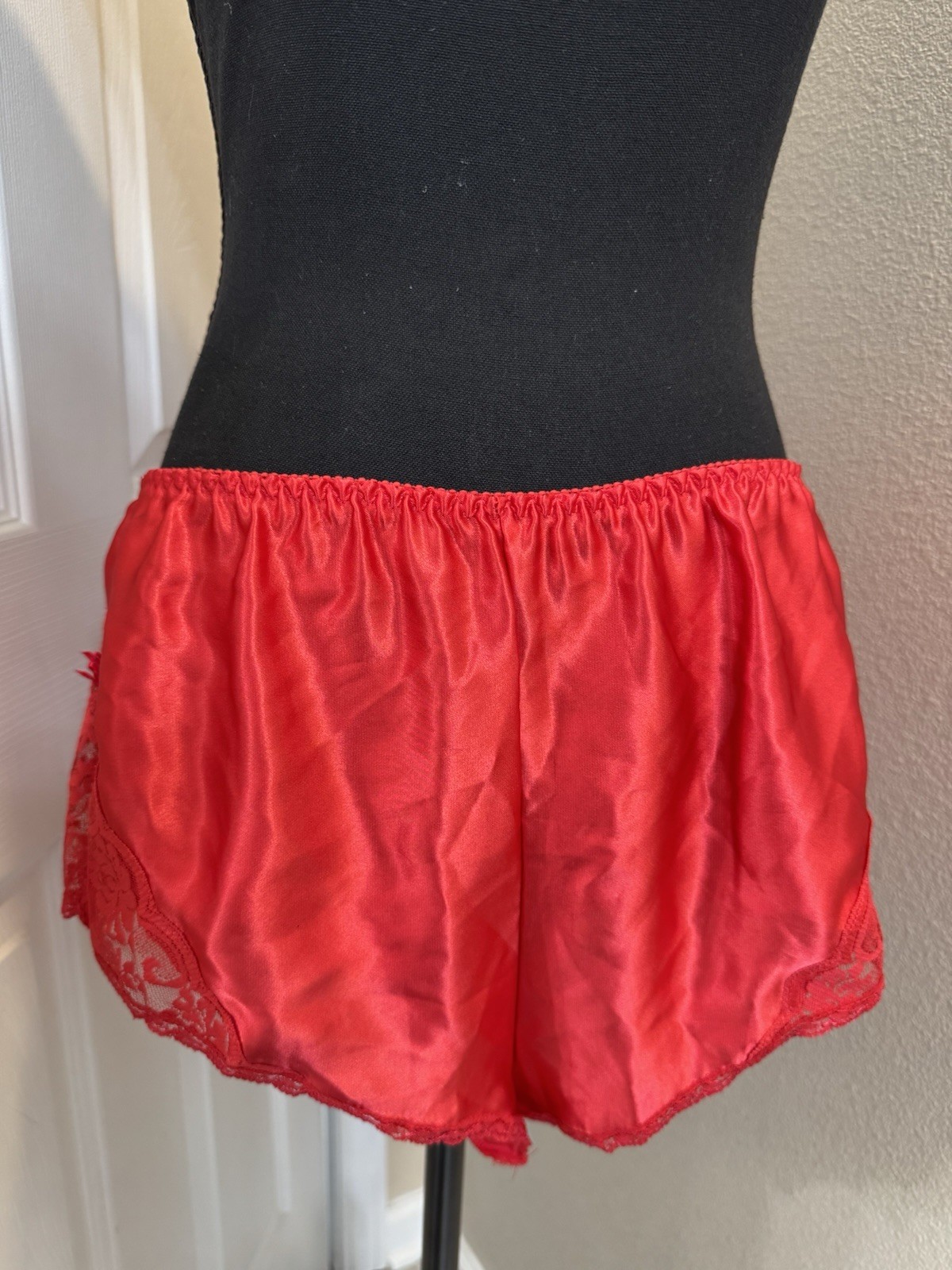 Maidenform Satin Chantilly Lace Set Camisole Shorts Red Vintage Size 7 38