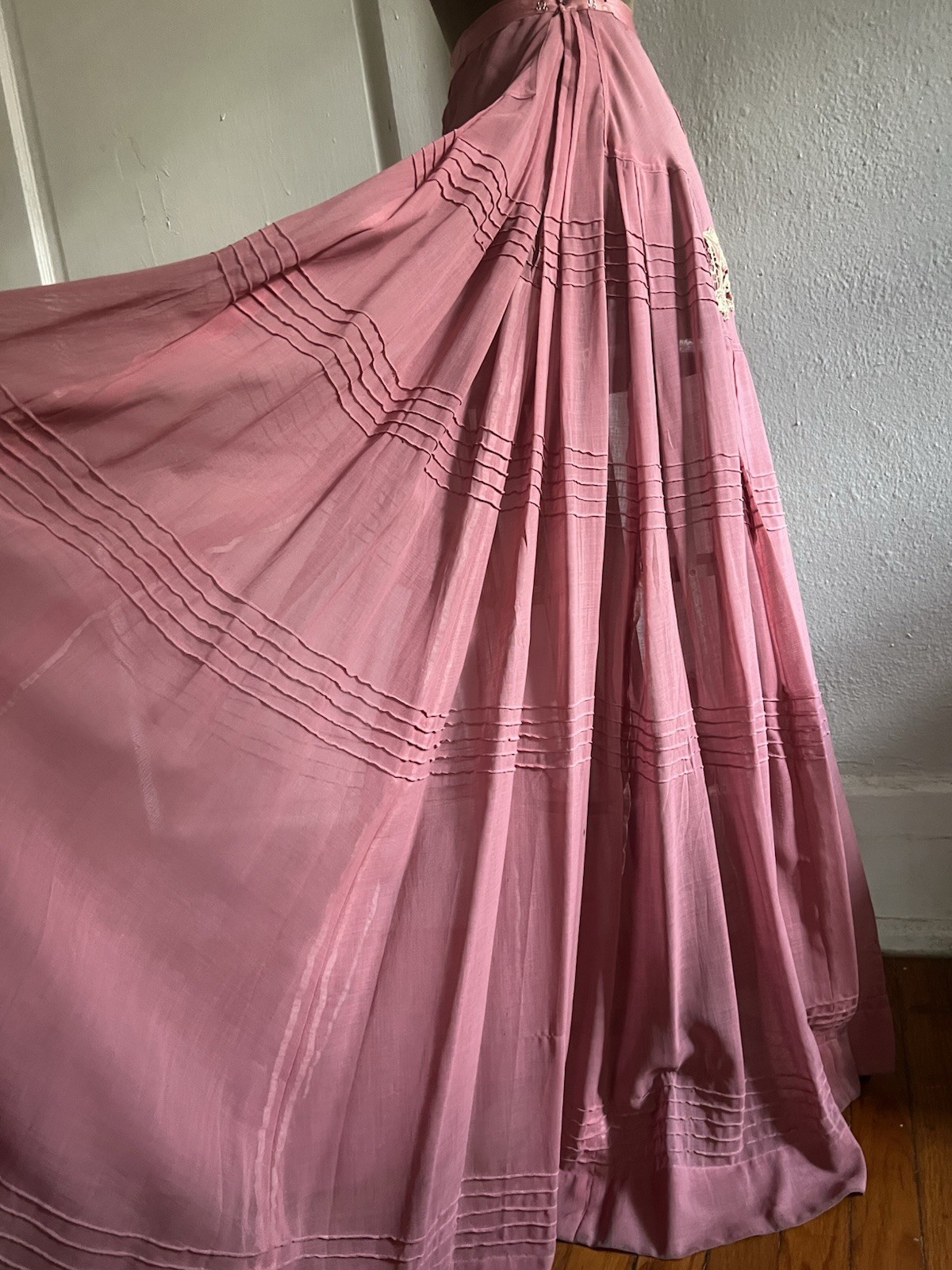 Antique Late Victorian/Early Edwardian Dusty Rose Pink Trained Skirt w/ Crochet