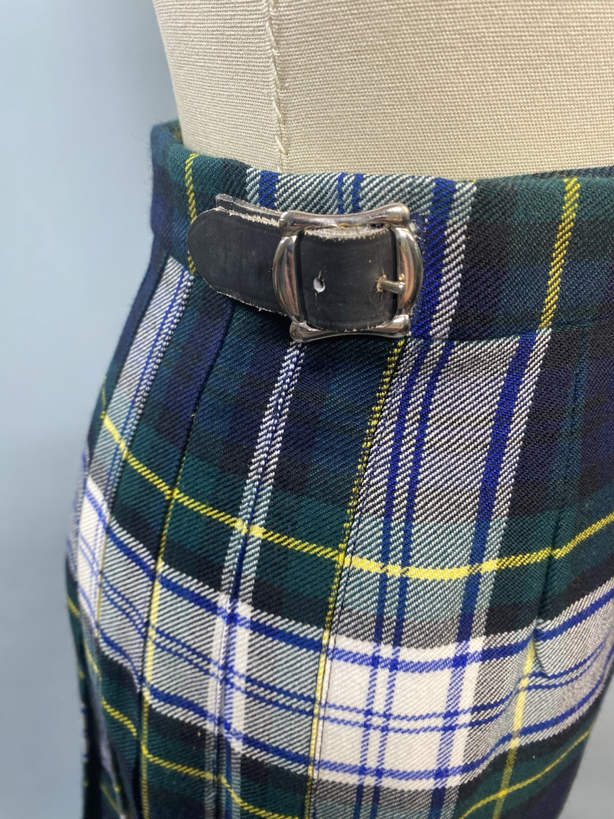 Vintage Tartan Skirt SIZE SMALL 8 plaid blue green kilt buckle midi pleated